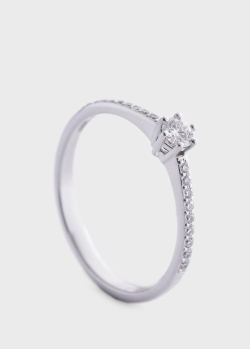 Золотое помолвочное кольцо с бриллиантами, фото