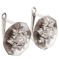 Серьги из белого золота с бриллиантами в форме цветка, фото