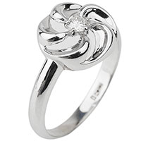Золотое кольцо с бриллиантом в виде цветка, фото
