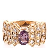 Перстень с крупным аметистом фиолетового цвета и бриллиантами, фото