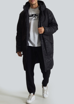 Черное пальто с капюшоном EA7 Emporio Armani с камуфляжным рисунком, фото