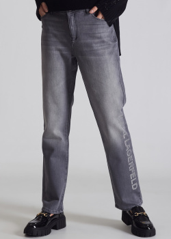 Серые джинсы Karl Lagerfeld с брендовой надписью из страз, фото